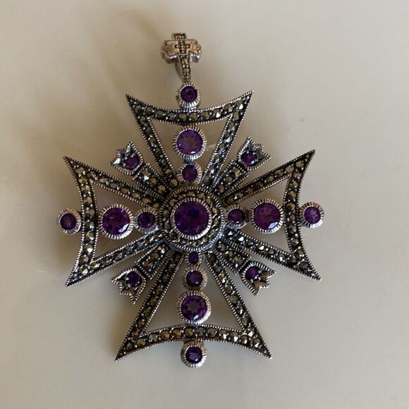Vintage Dallas Prince Maltese Cross brooch - Picture 1 of 5